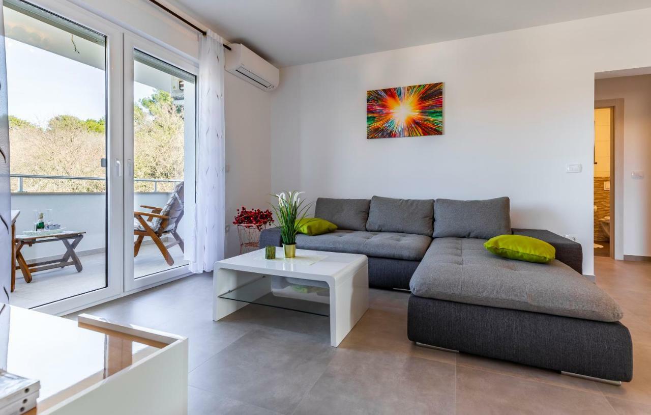 Holiday House Emjalemi Пула Экстерьер фото