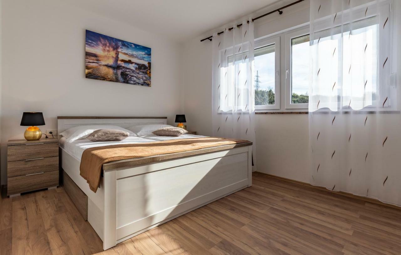 Holiday House Emjalemi Пула Экстерьер фото